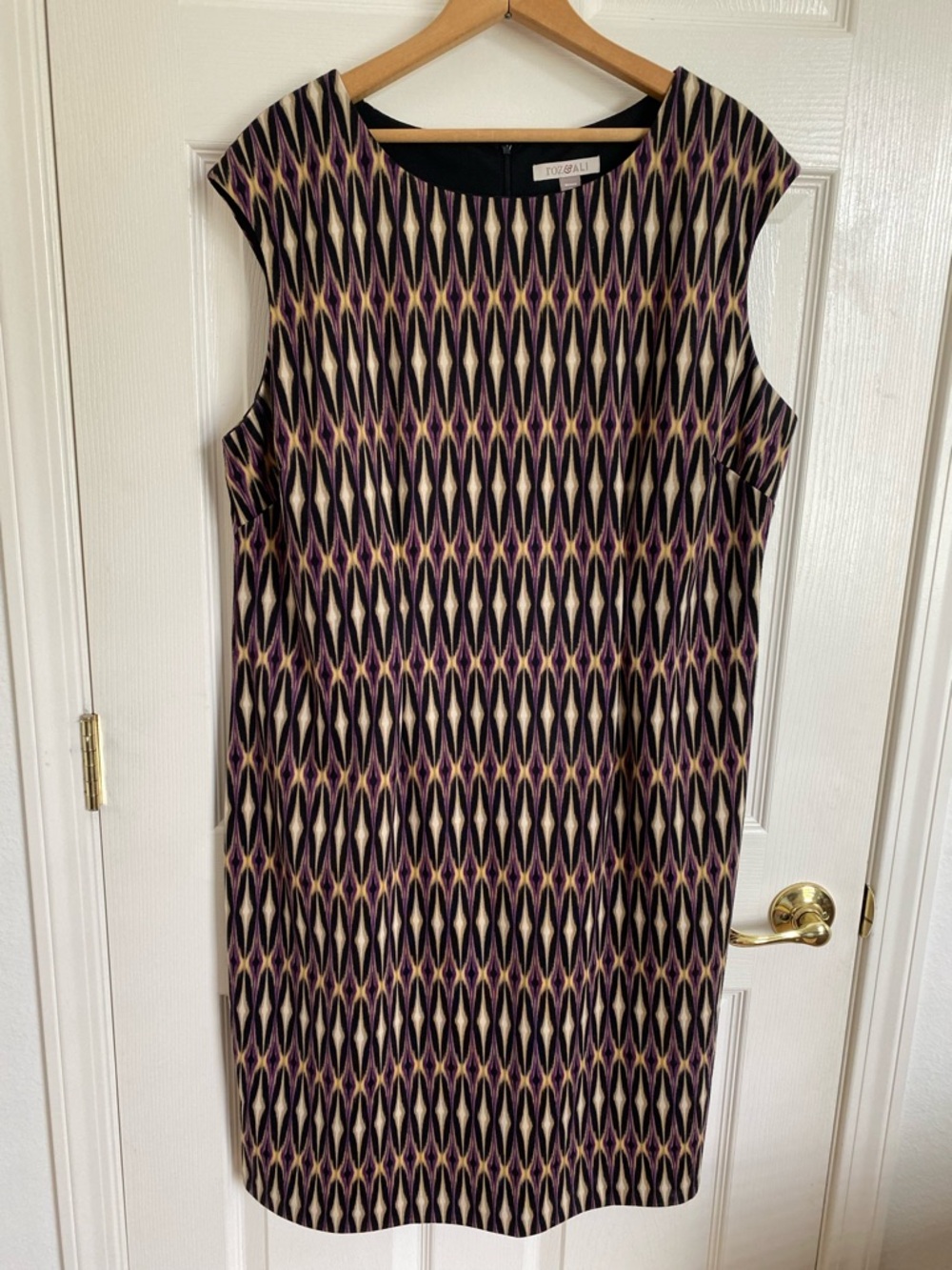 ROZ &ALI Sleeveless Geometric Sheath Dress in Purple, Beige and Black - 16